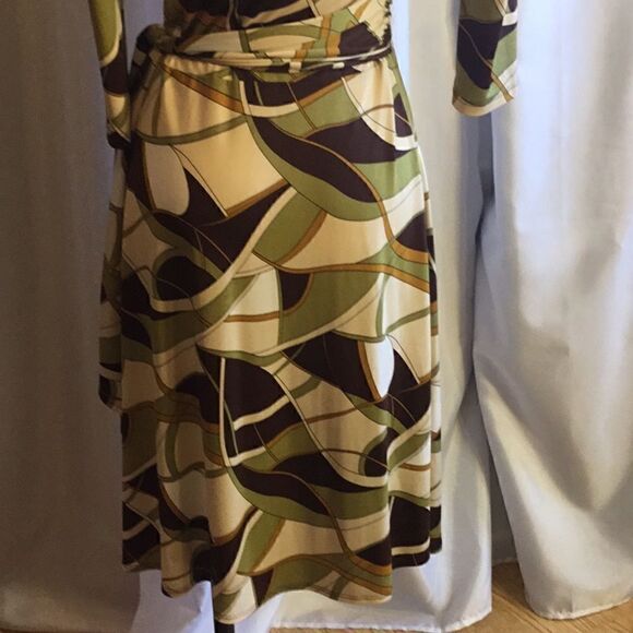 Wrap style dress with matching belt in size 4 by PANIZ geo pattern - Picture 12 of 14